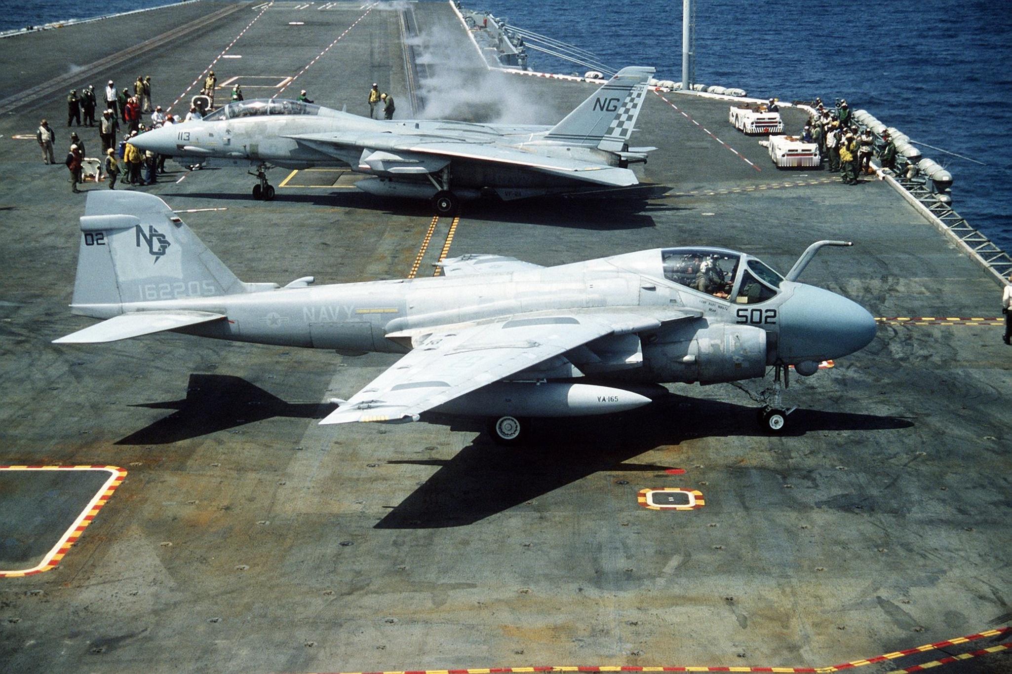 分享圖片：美國格魯曼A-6/KA-6D“入侵者”艦載攻擊機/空中加油機 
