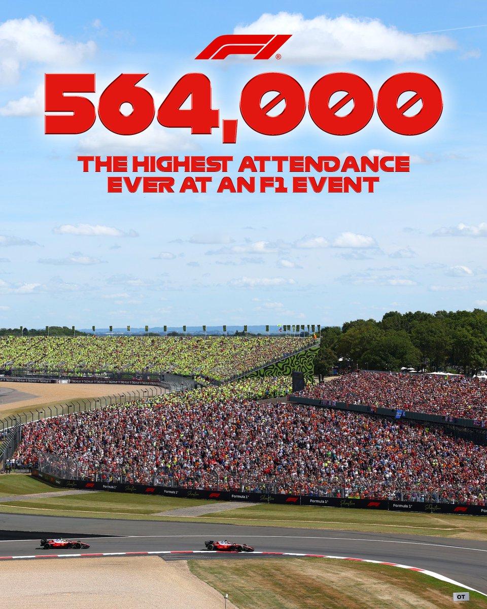 2026年F1英国大奖赛的比赛周末总计有564000人次到场观赛，创造了F1历史