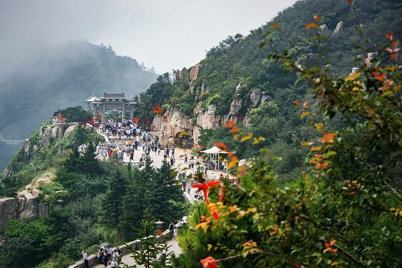 "观音山上观山水"的作者尽快出来完成你的下联，否则，向全国人民认错倒欠。常言说得