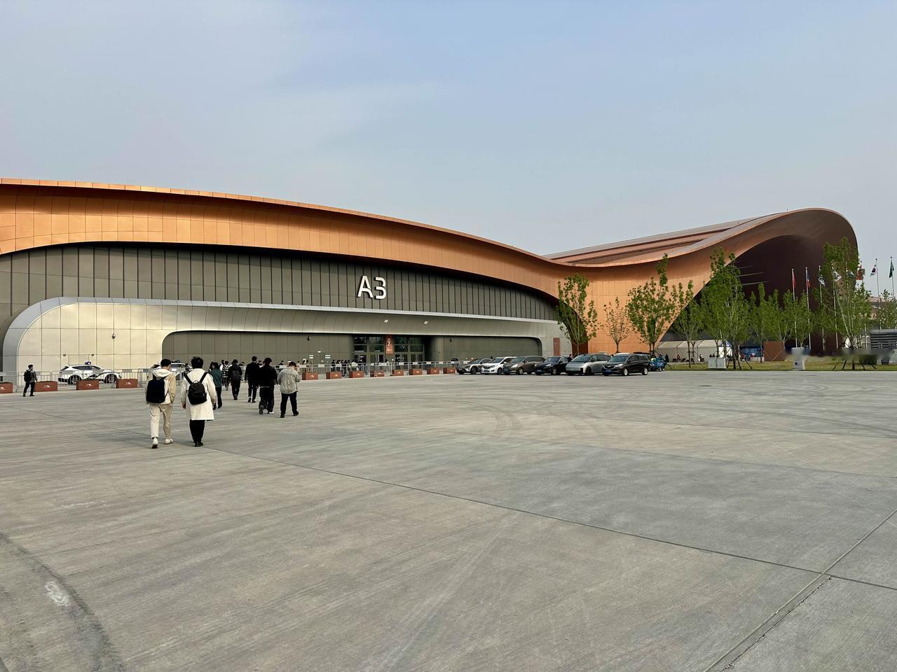 昨天去北京车展逛了一天，2万步以上，有些车真的不错，有些车也不敢恭维，开发布会的