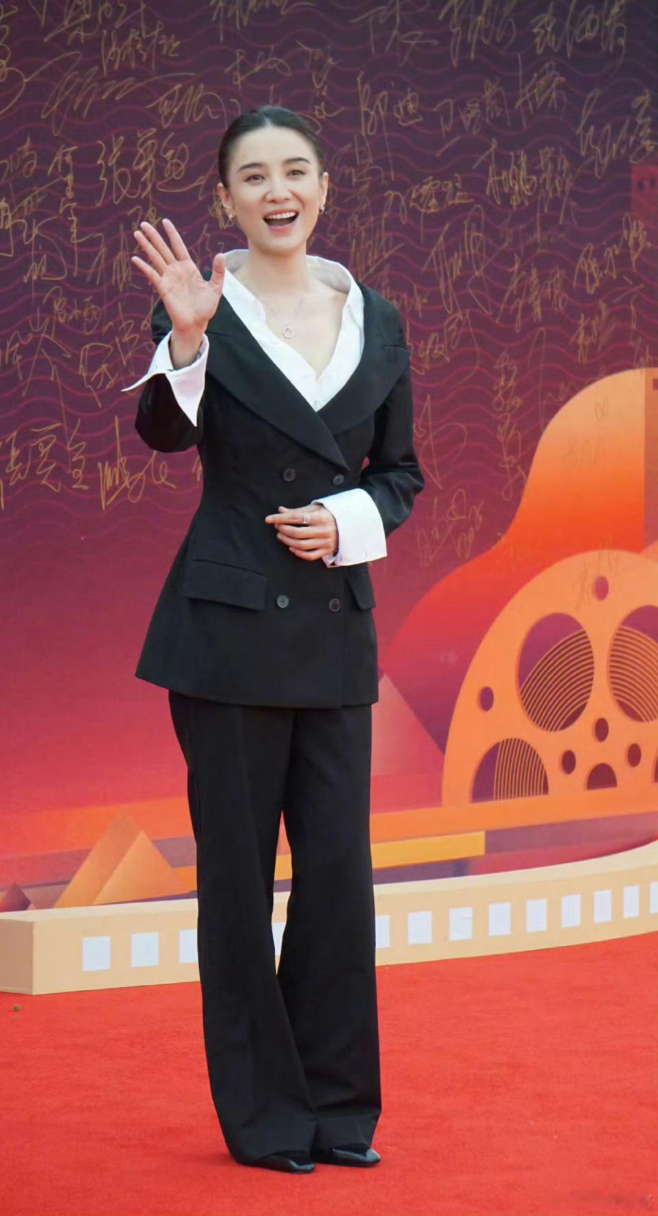宋佳 × 中国电影导演之夜 惊喜的品牌演绎！宋佳身穿来自Arch Couture