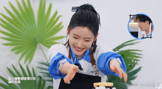 #张天爱什么时候学会的打碟##听说很好吃#《听说很好吃》中的张天爱让人眼前一亮，