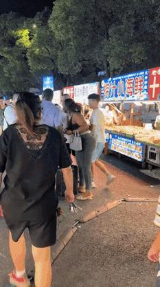 “这是在中国，别来这套！”浙江，一对黑人情侣吃完饭逃单，想在这里0元购，不料，老