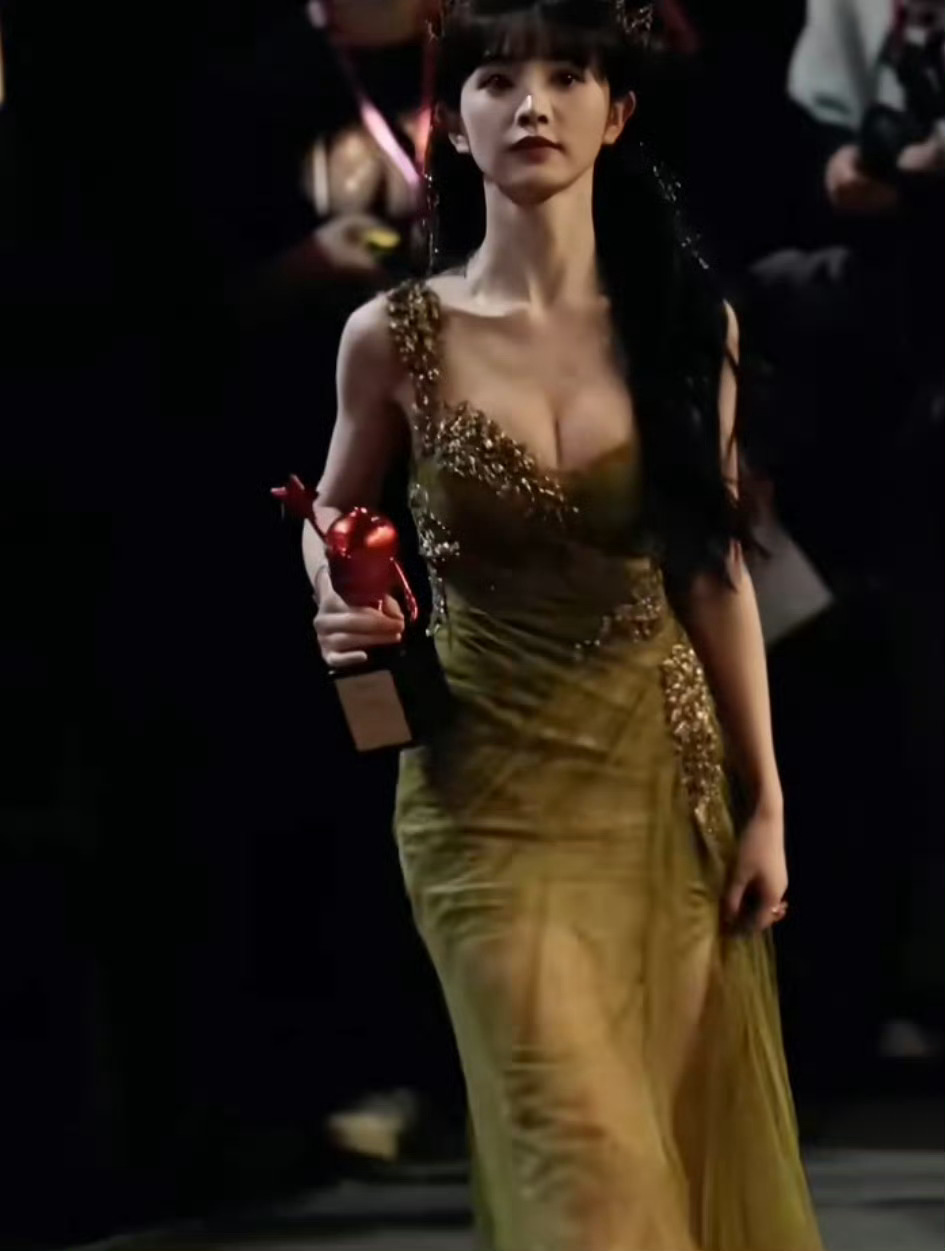 女明星破万剧总结，竟然是杨紫和赵露思担大头 