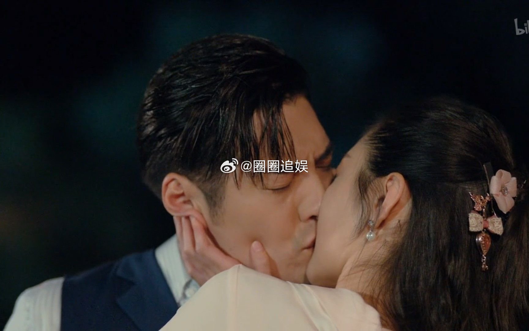 当年，刚上大四的严屹宽被一富婆相中：“给你一个亿，我来包养你，跟我一起过日子吧。