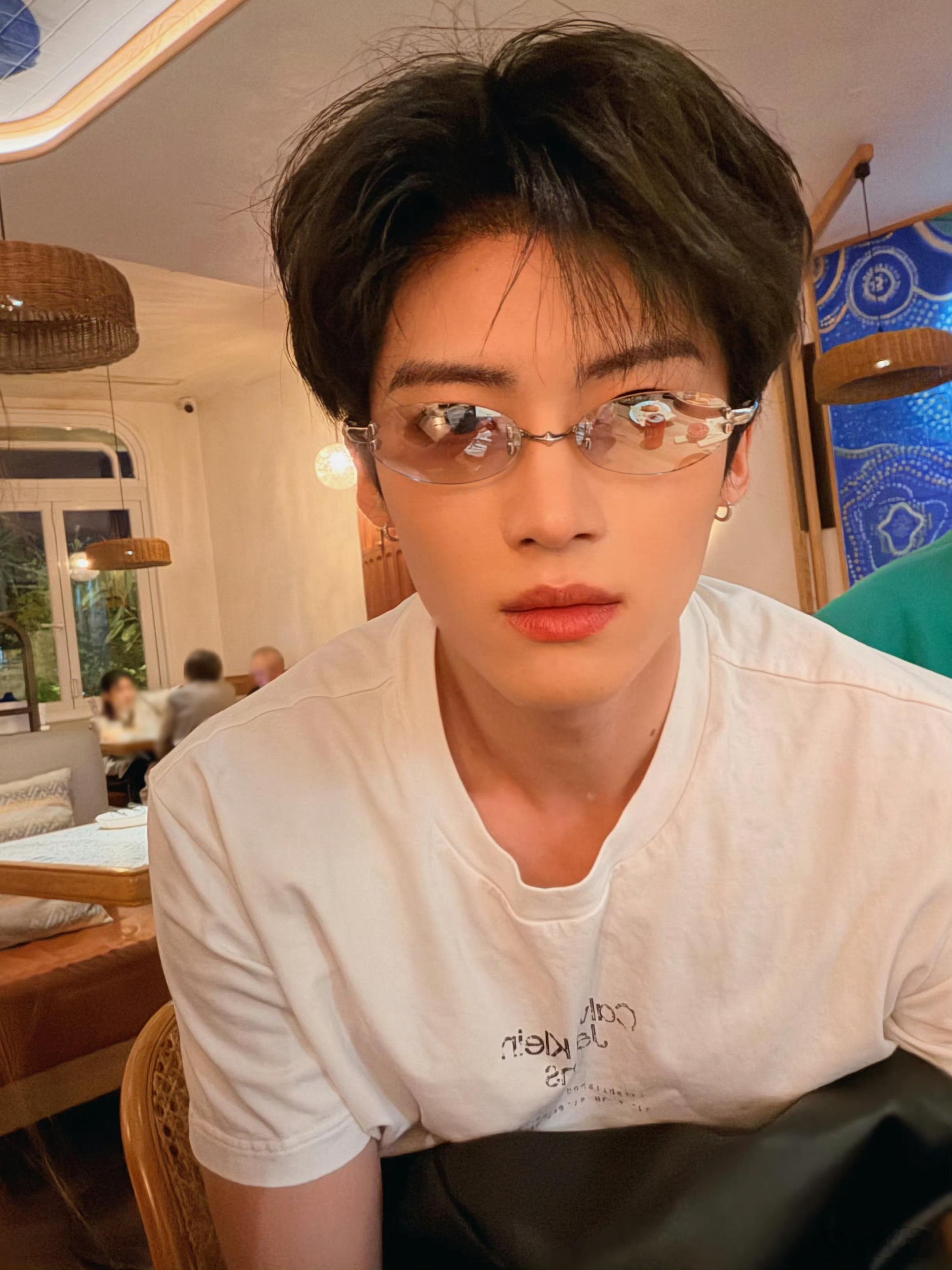 闫桉烽影燃梅香 🧡闫桉华容简 “时间多流逝一秒 我就多爱你一秒” 𝐎𝐧𝐞