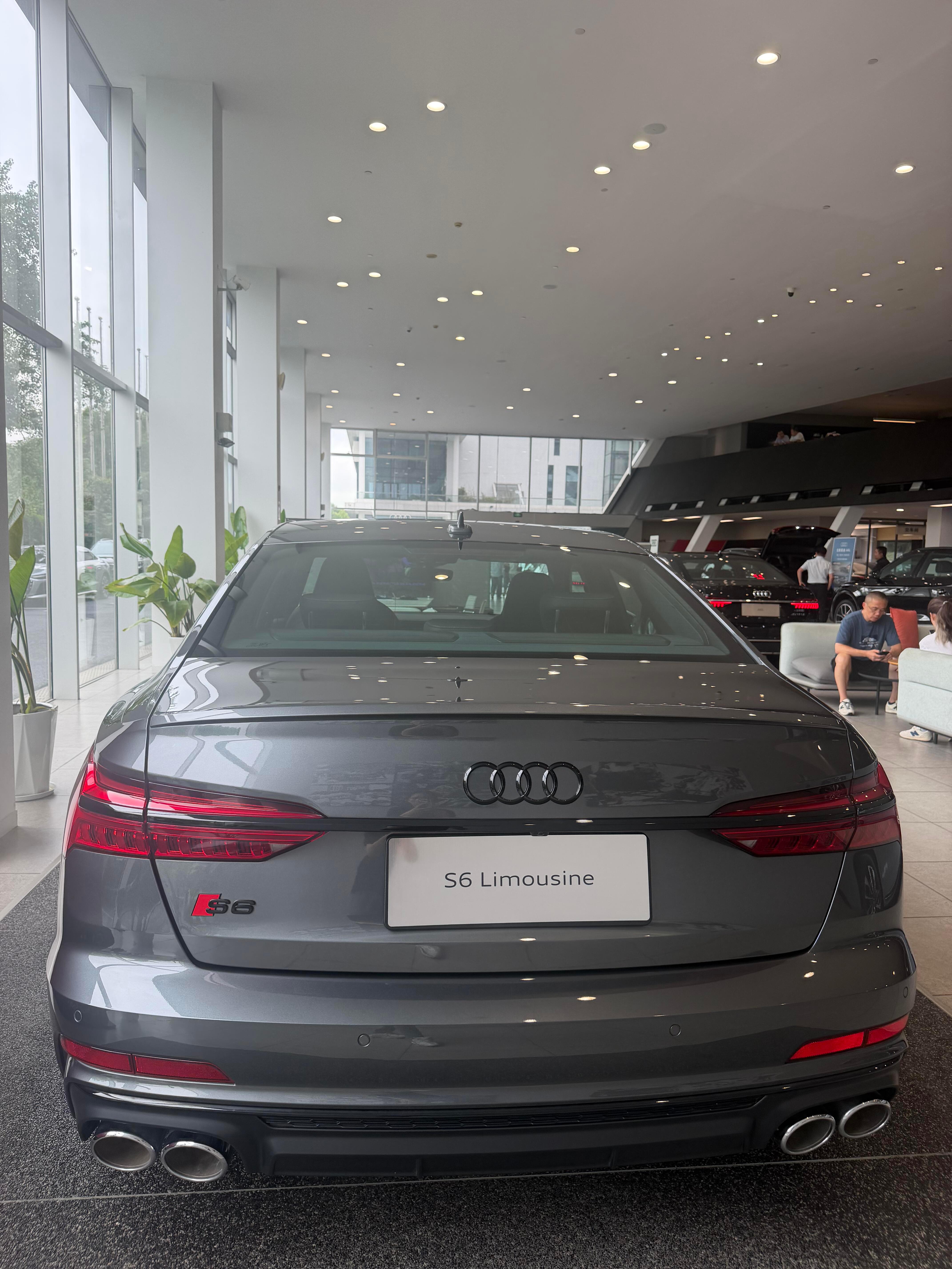 兄弟们奥迪S6还有人要吗2.9T V6 双涡轮 + 48V 轻混450 马力 /