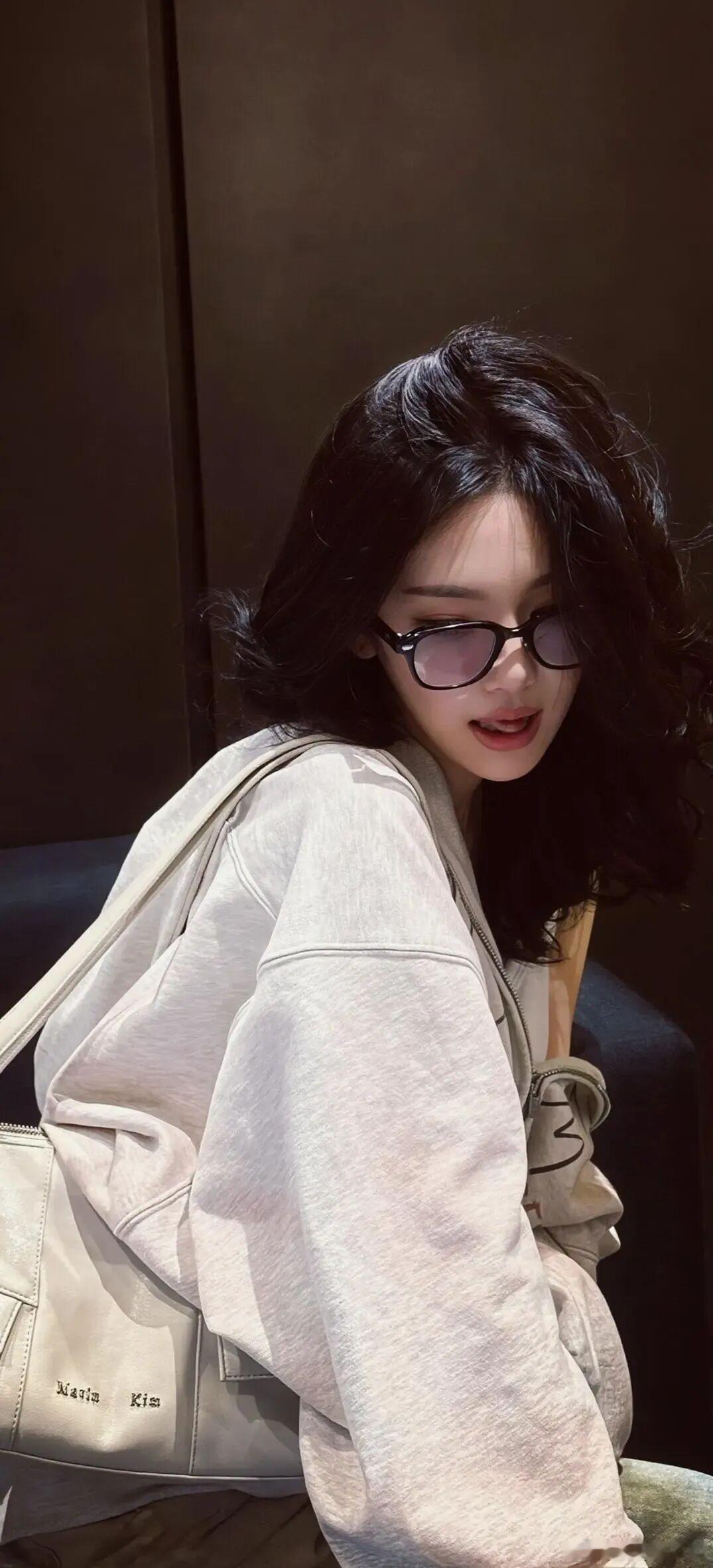 宁艺卓向韩国捐款宁艺卓赢了游戏依旧选择捐款，宁艺卓的善意从来不分地域，两千万韩元