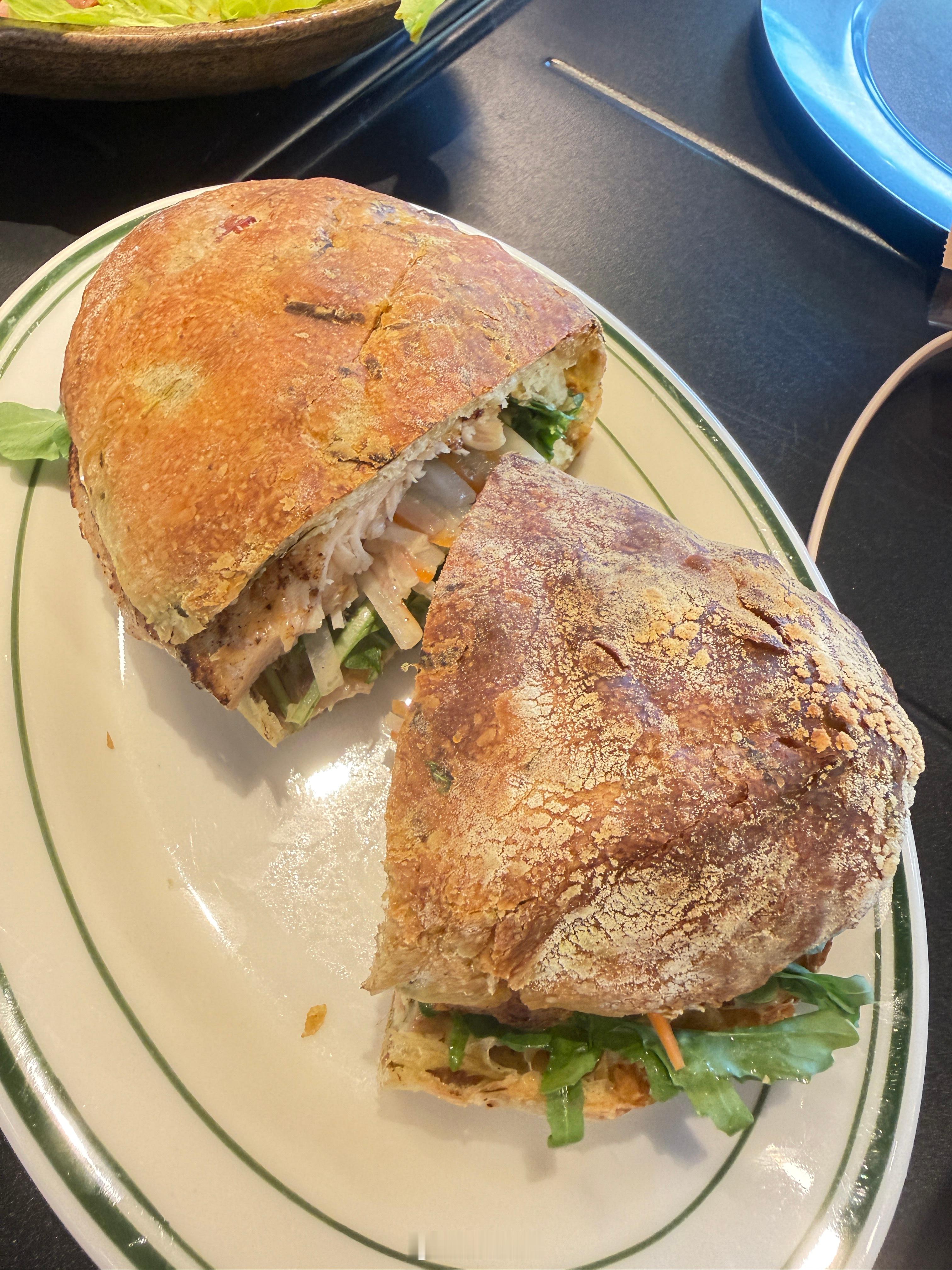 出来吃brunch了我俩的饭和球宝的饭 