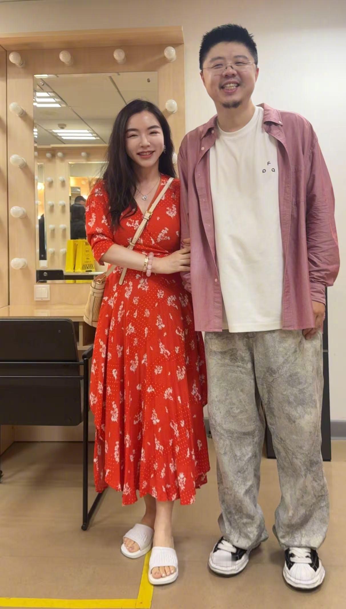 同志太火了，一票难求，不是哥们儿有点儿关系真进不去。作为和呼兰一样的马刺老粉以及