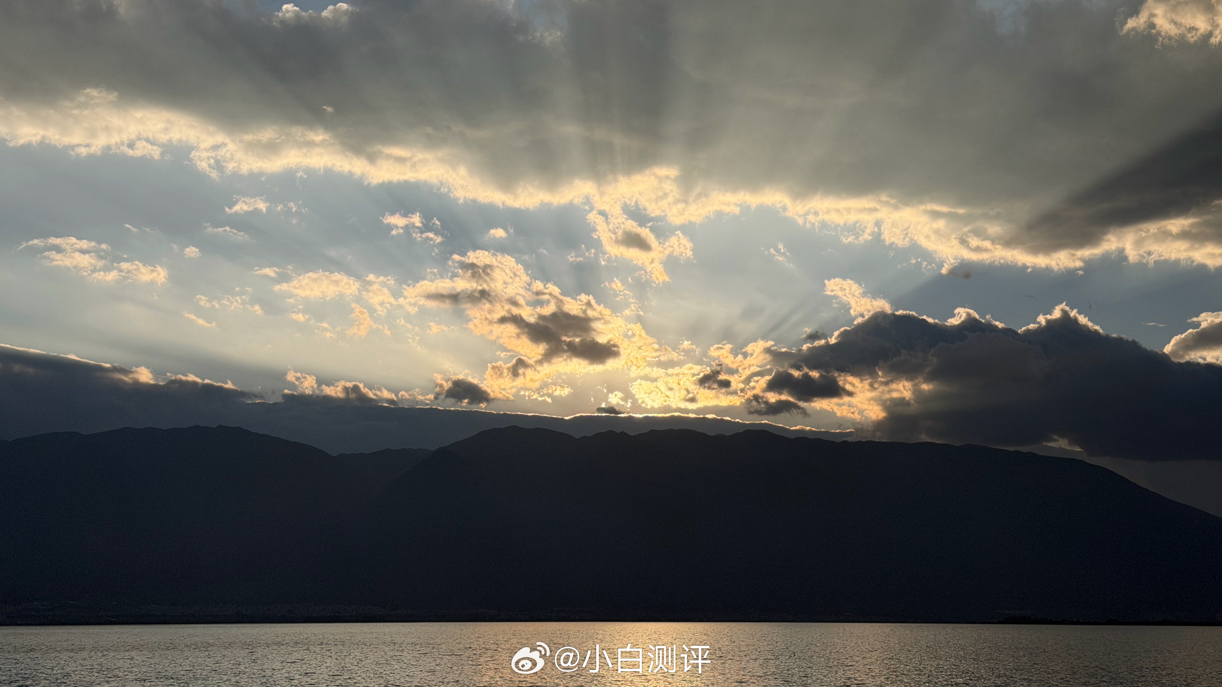 又是一天没人比我早的早上好假期大家准备都干嘛去？本条点赞抽两个50🧧一起喝咖啡