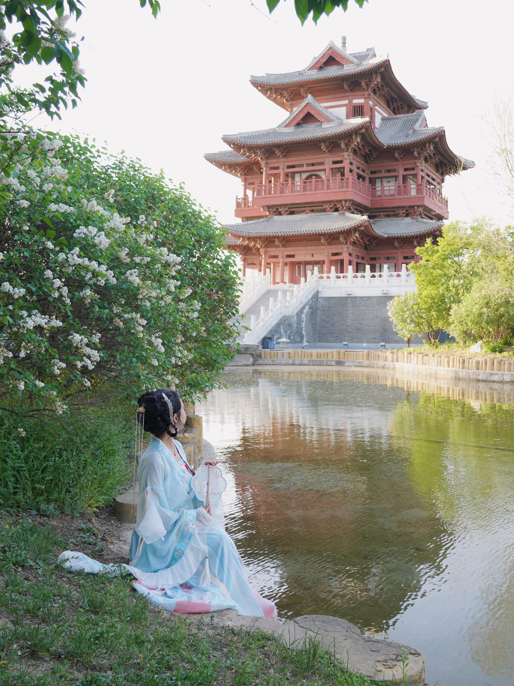 ㊙️园博园的丁香园，位于鹰山永定塔及文昌阁区域。据说这里栽植了丁香20余种，有欧