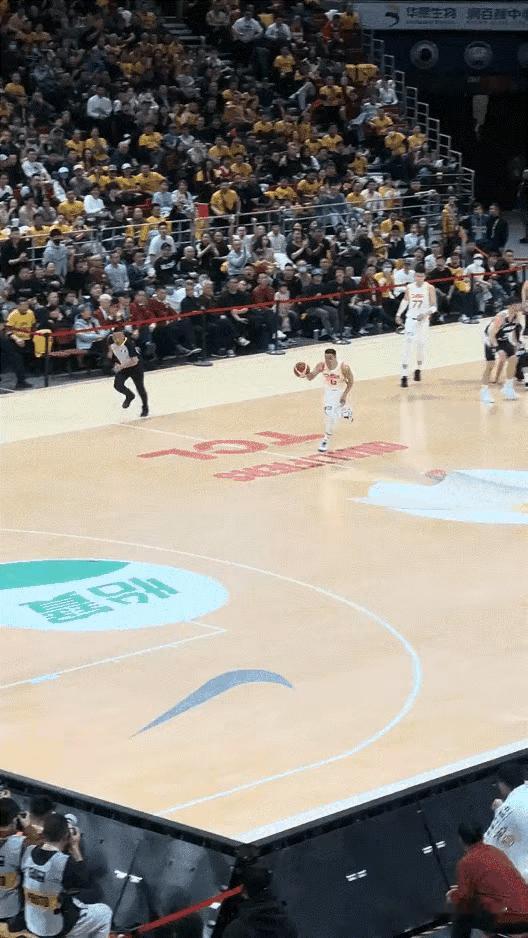 这个球不要说国字号的球员，就是我们普通人要是上不进，也会被说半天
能进国家队的球