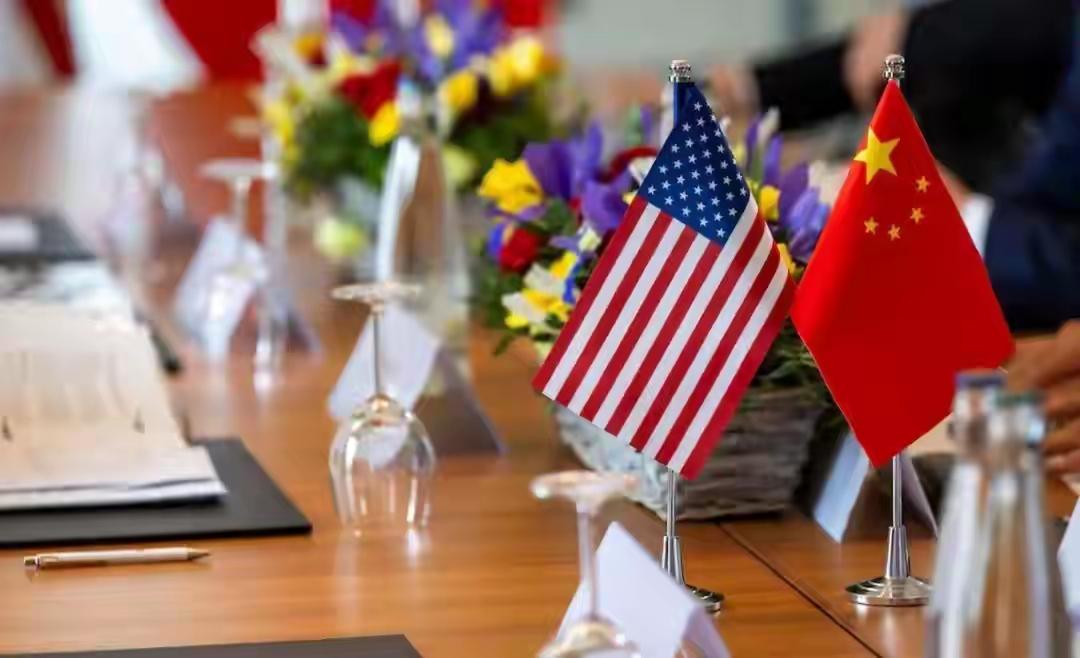 中国终于硬气了两回，硬气的结果是他们终于低下了头还是不离不弃。一次是面对美国总统