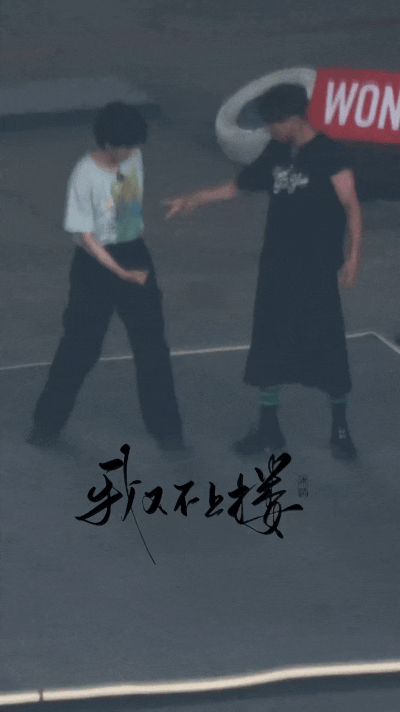 阿如那快把贺峻霖的血汗钱还他 阿如那的生意经：先收钱再失联