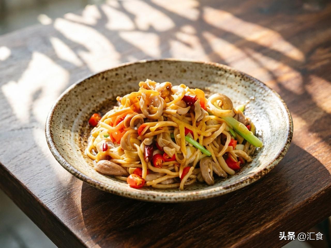 干锅脆笋肚丝

味型：脆嫩爽口，香辣浓郁，干锅味型突出。

核心技法：干锅烧。