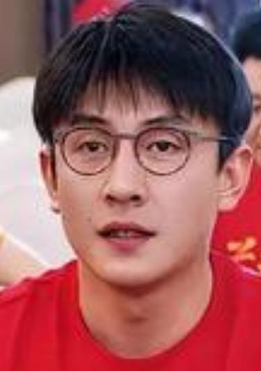 短剧演员刘萧旭已正式官宣进军长篇主流正剧。他将领衔主演重大革命历史题材剧《前进，