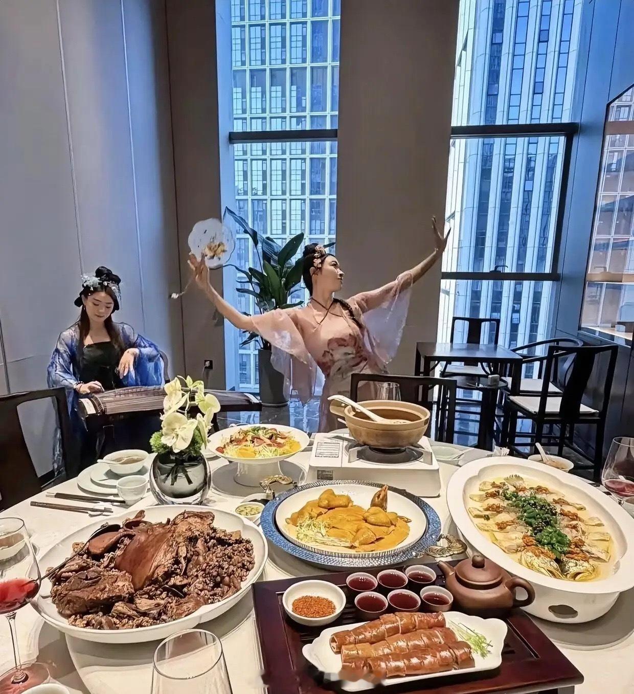 现在吃个饭也爱整这些花里胡哨滴？ 