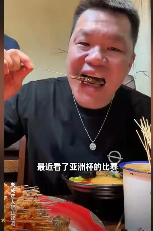 还得是朱芳雨，人家心真够大！徐杰的事已经闹得满城风雨，搅得昏天黑地！再看宏远总经
