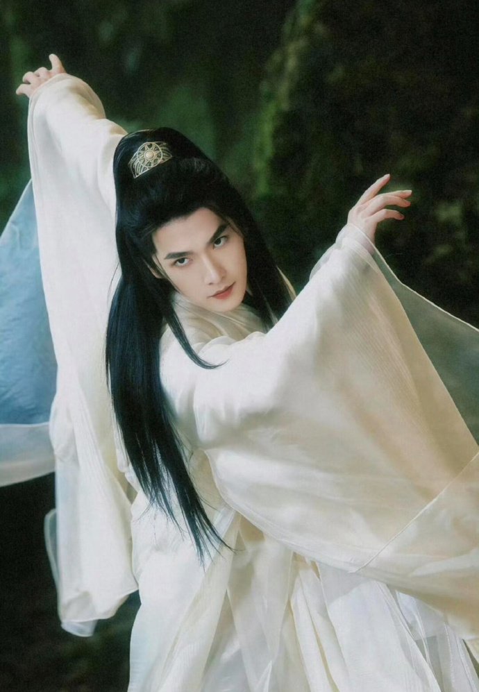 杨洋首尔大赏断层第一谁能拒绝仙气满满的韩立！188 万票碾压全场，顺带带火衍生动