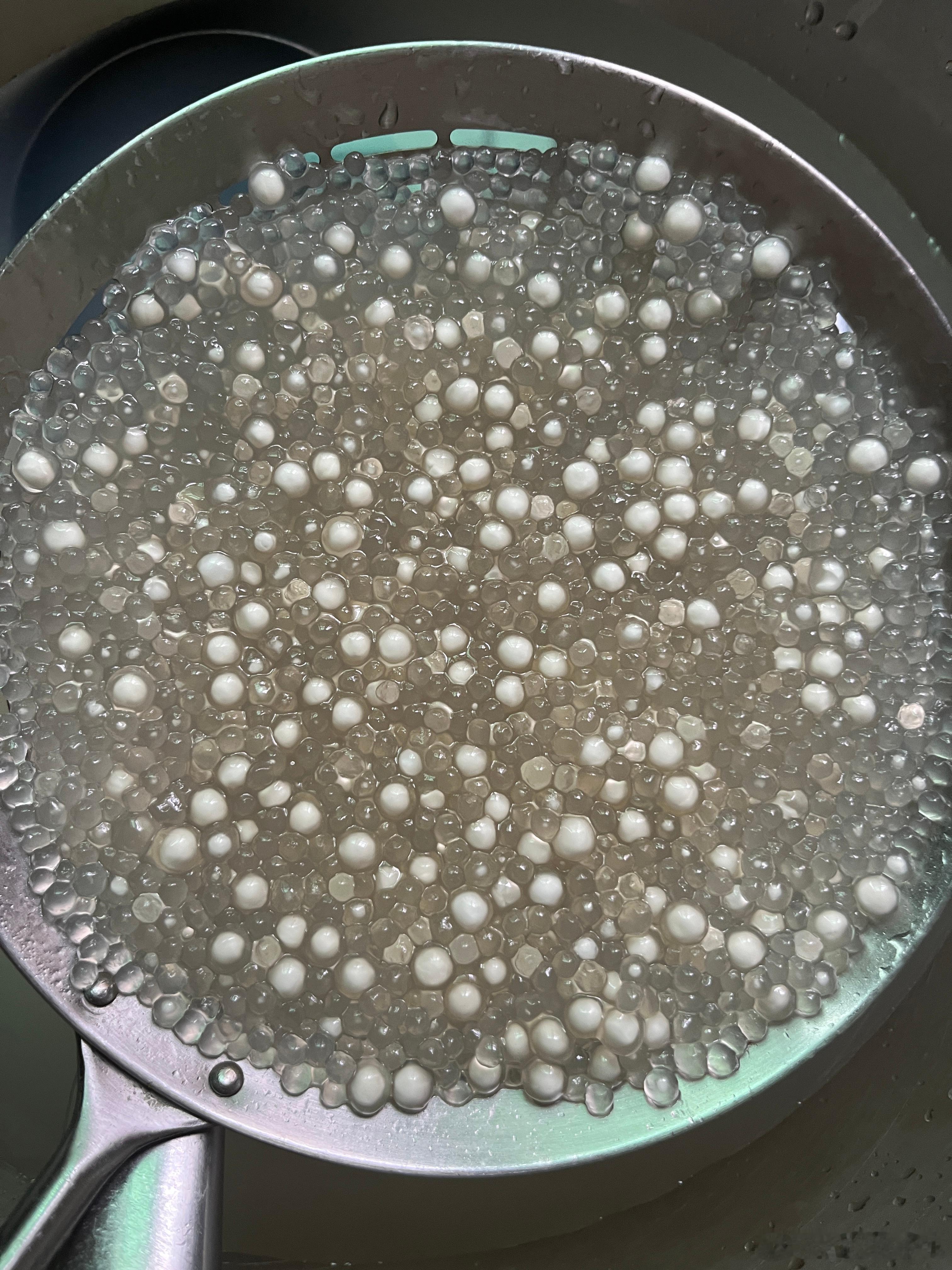 姐妹们西米露难题解开了，原来是我在超市买的太大，我怕不够，又叫老大去粮油店买点，