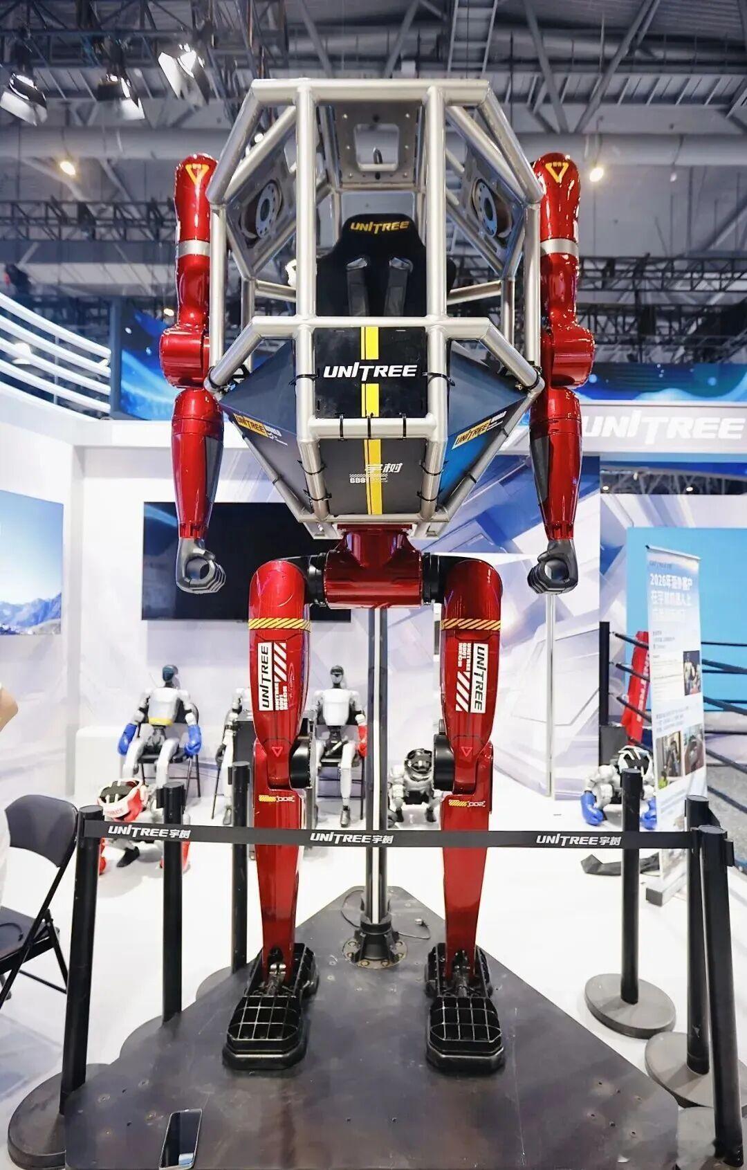 宇树3米高变形机甲亮相宇树载人机甲390万起售【售价390万元起，宇树科技变形机
