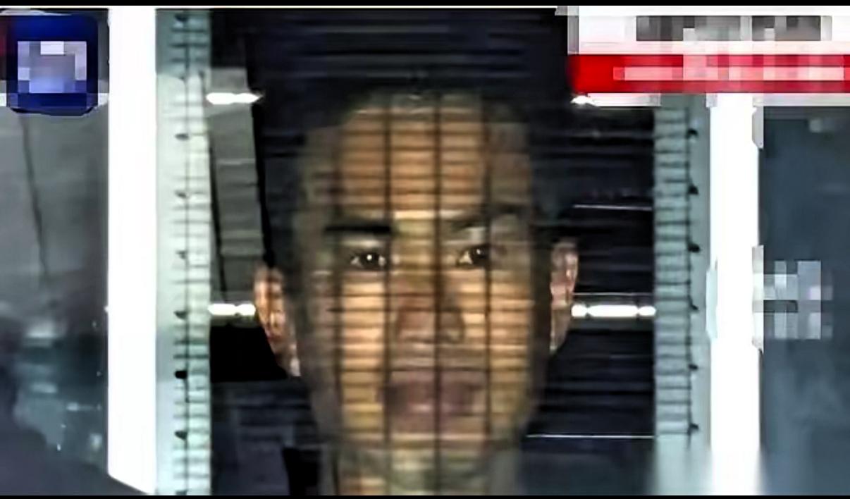 那个闯我们大使馆的日本军官，最带劲的不是他翻墙，也不是他买刀。
是咱们的人，把他