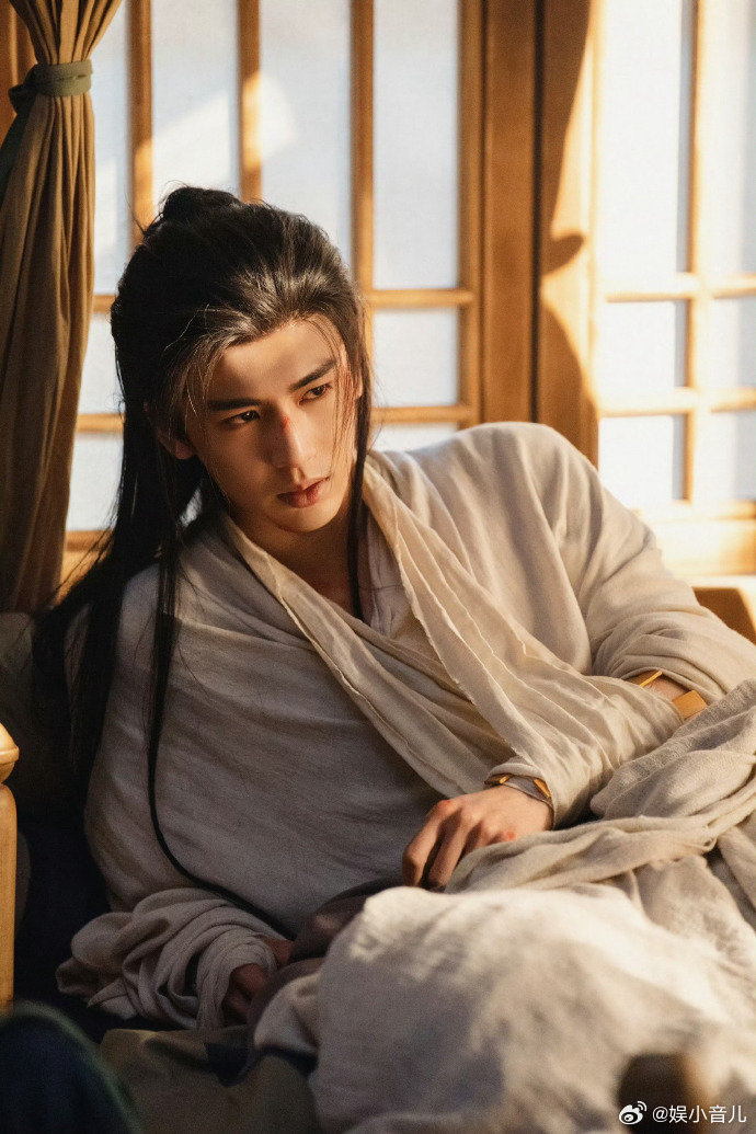 张凌赫古偶男妲己 张凌赫真的把 “男妲己” 三个字演活了❄雪地里捡回来的 fra