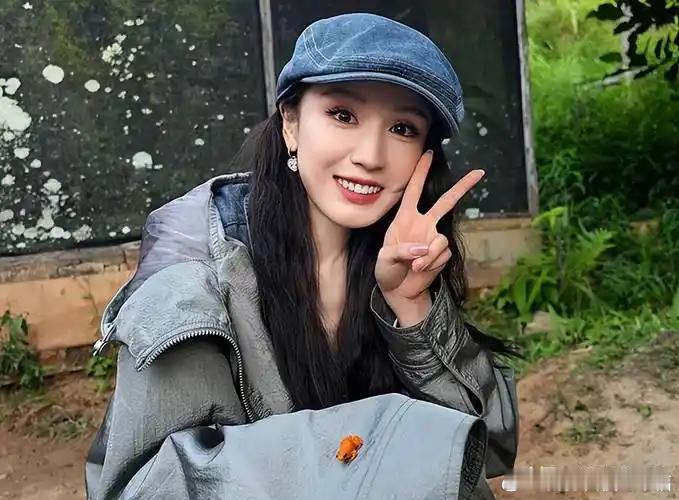张雅琪后继有人了综艺热梗“张雅琪后继有人了”出自《伦敦合伙人》，新人背手旁观、消