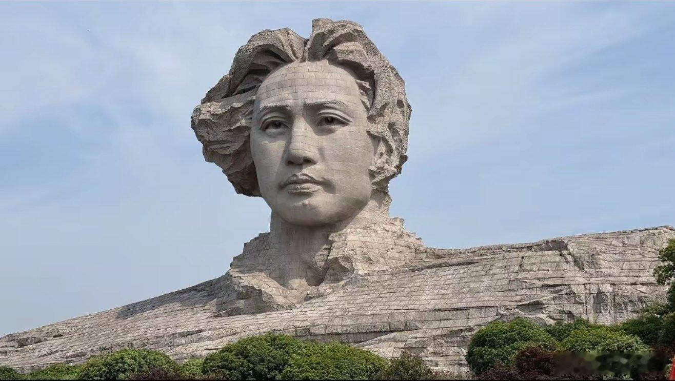 教员，又来看你了。上次是你们打走了敌寇，这次轮到我们了！！ 长沙·橘子洲头