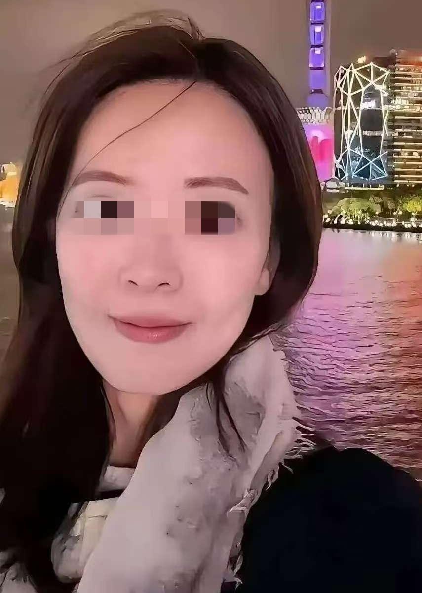 国民党发言人江怡臻参加完会见活动后，从人民，大会堂带走了四支铅笔。江怡臻说，带回