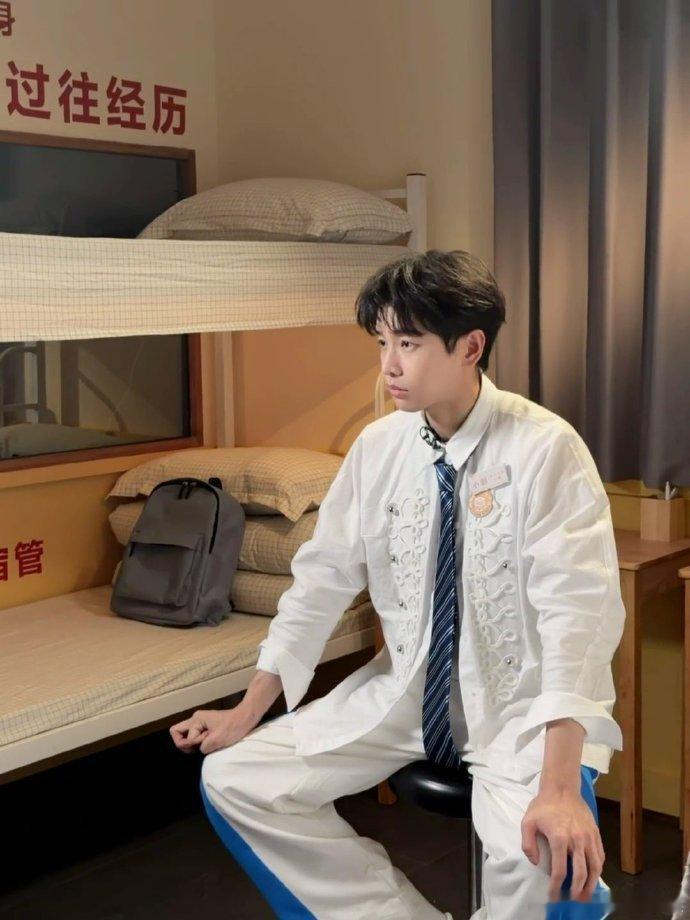 彭昱畅彭昱畅以后还敢上厕所吗密室大逃脱密逃惊吓名场面打卡，彭昱畅在厕所隔间惨遭n