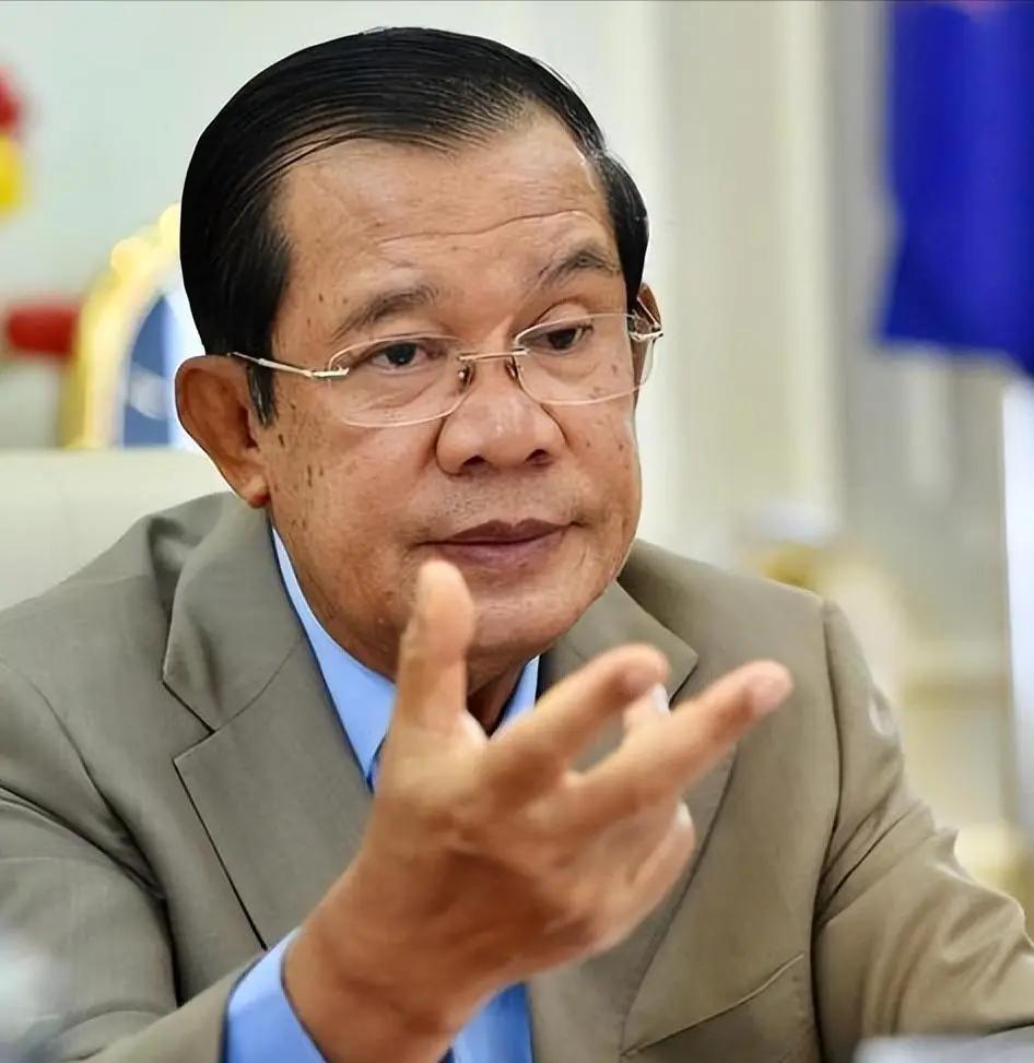 洪森父子觊觎王位？向西“靠拢”能成吗

最近，洪森父子突然频频“西望”，让不少人