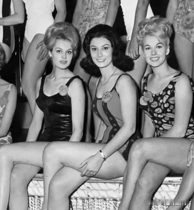 历史老照片：1960年代的纯天然美女

1963年的选美大赛，从左到右依次是芬兰