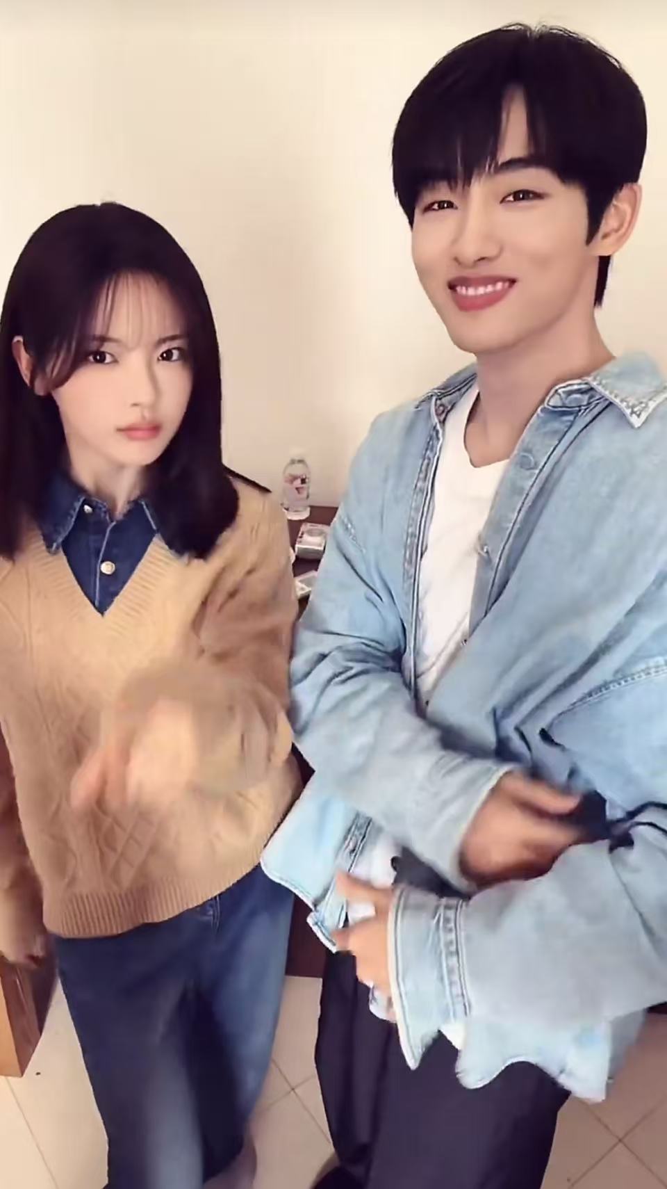 杨超越董思成腊八营业杨超越董思成今天是太阳雨共创 杨超越董思成营业视频燥候这个太