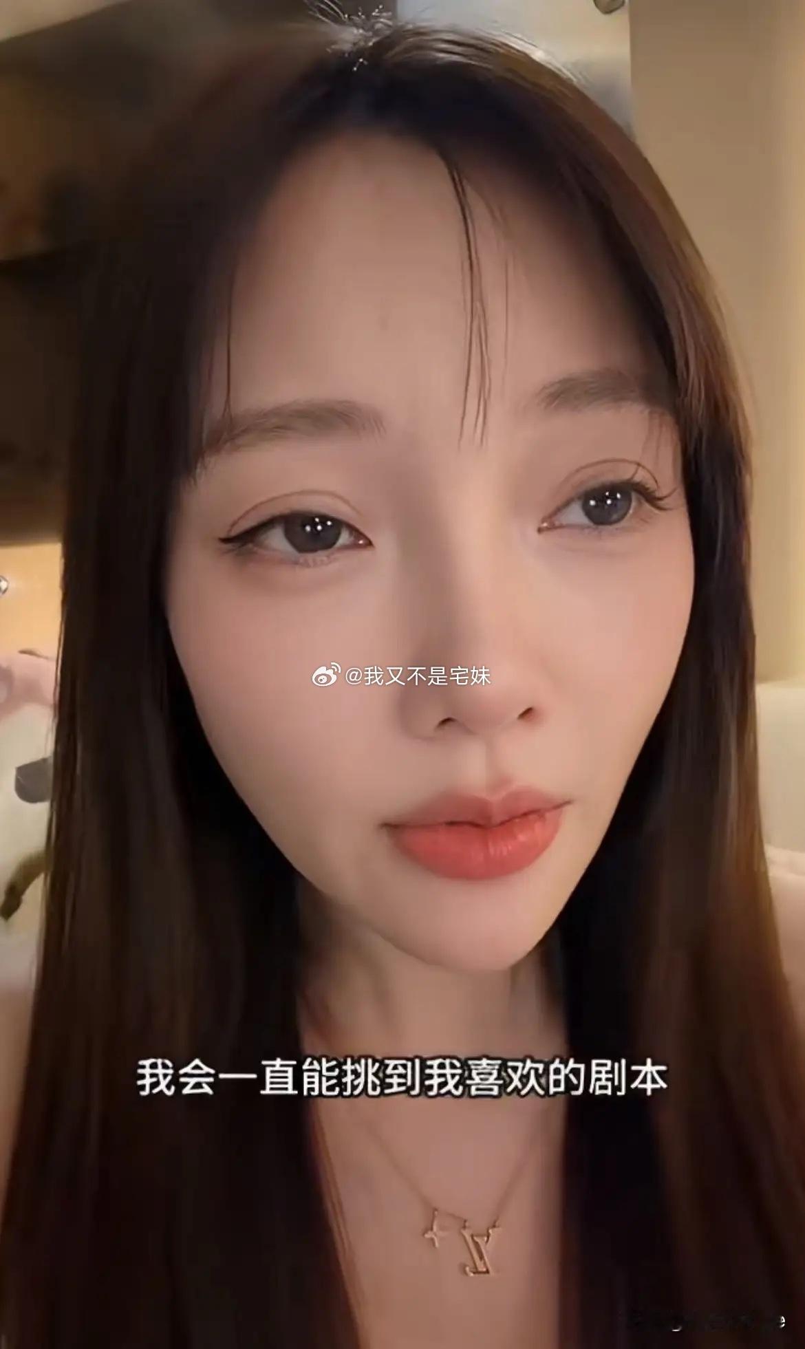 6月30日，甜馨妈后悔自己当初恋爱脑提到那个他，“虽然他很敏感，虽然他很爱猜忌，