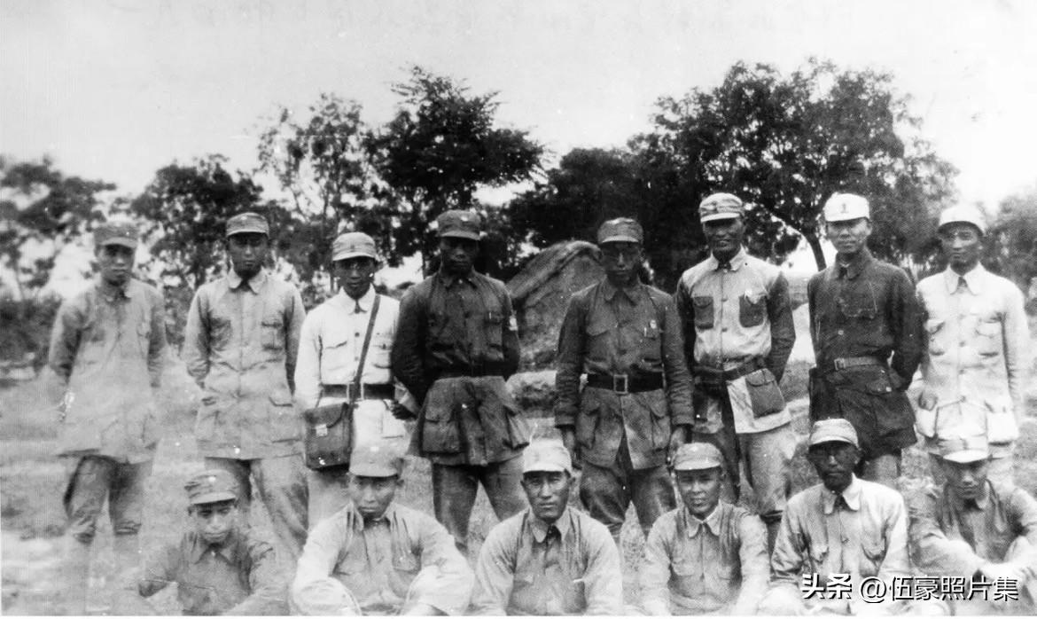 1940年7月底，八路军、新四军在皖东北会师期间合影，前排左起：常玉清、郭述申、