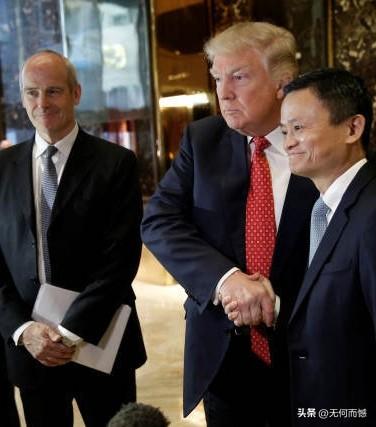 马云和特朗普大概是在2017年的时候见面的，那时候的马云，真是风光无限，也是人生