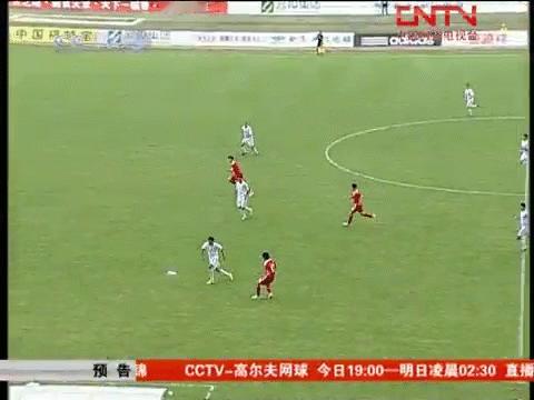 于汉超退役了，但入选了国足教练组，现在正在辅佐邵佳一，努力为国足贡献自己的力量。