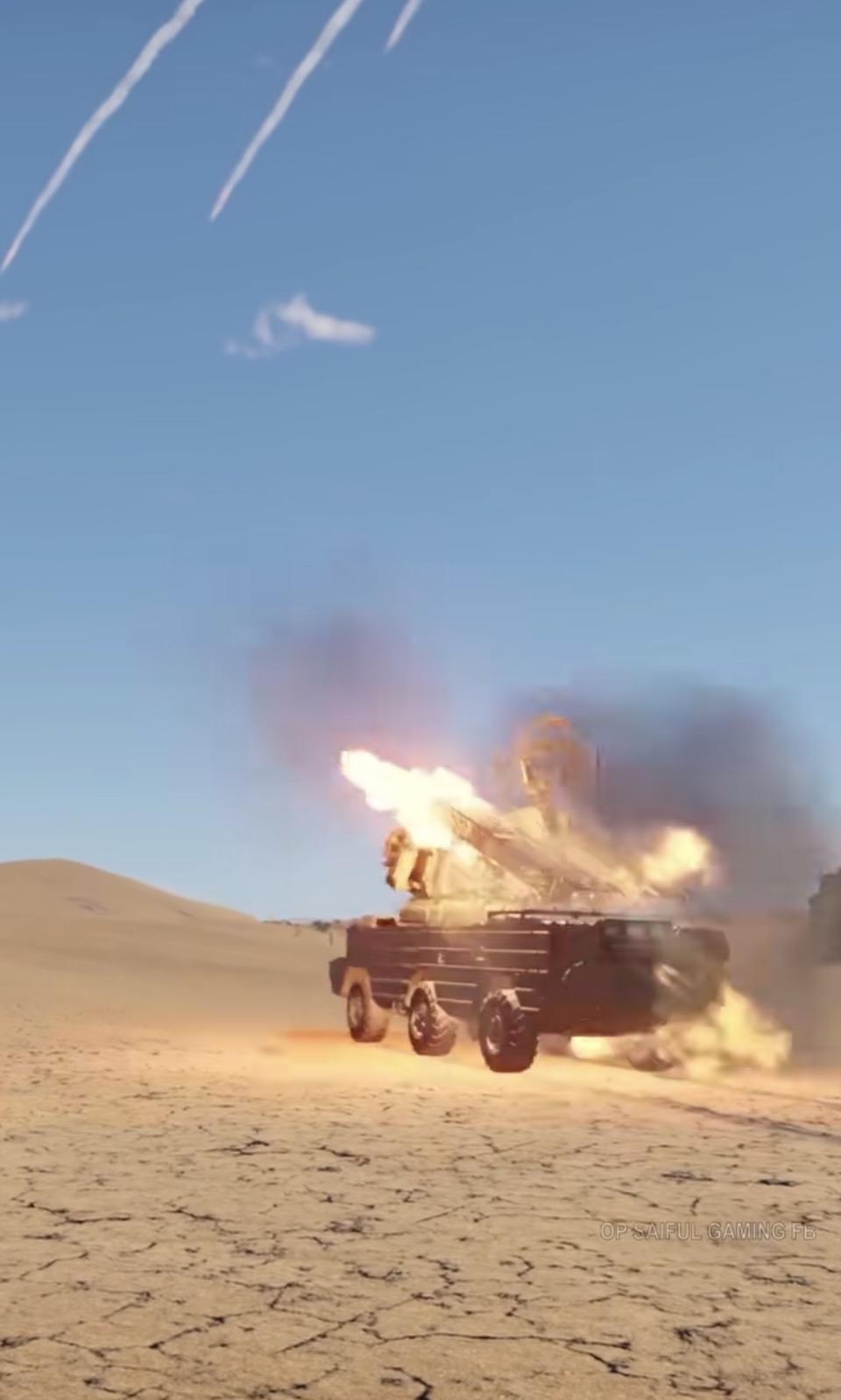 这两张图片展示的是“黄蜂”防空系统在沙漠环境中发射导弹的场景。该系统是一种机动性