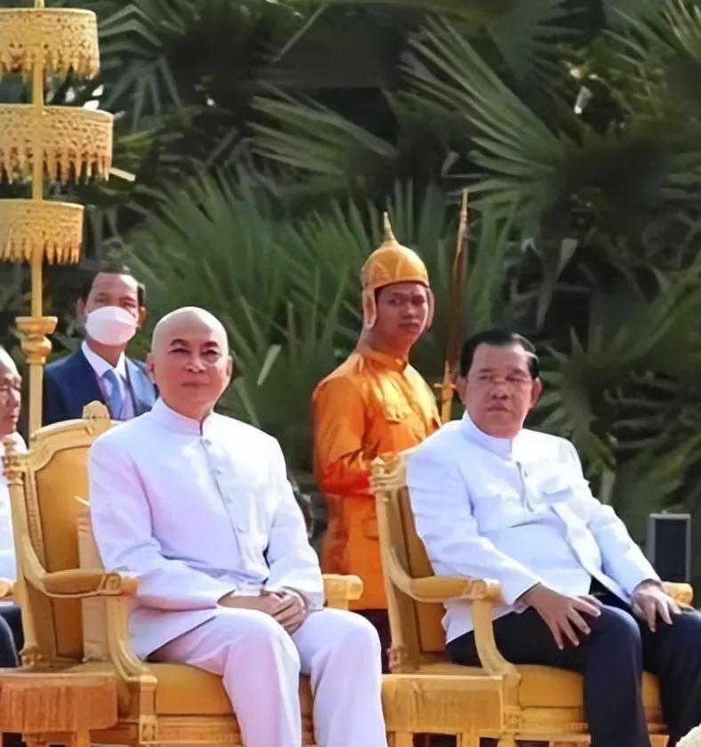 柬埔寨的洪森1985年起担任首相至今年快40年了，尽管首相是选举产生的，但在选举