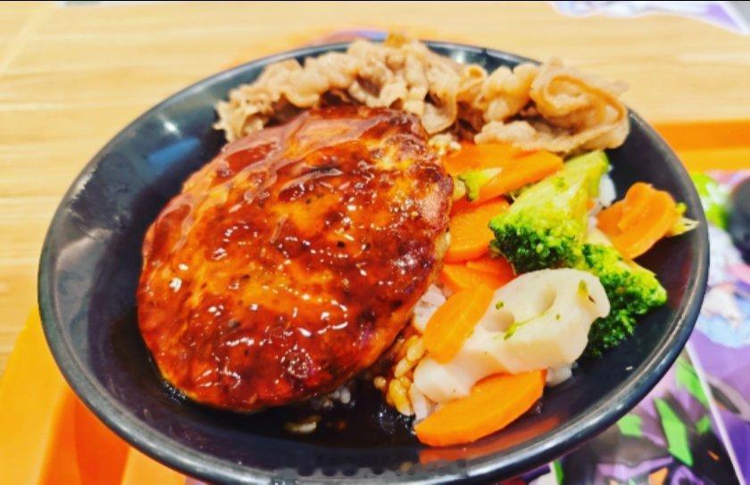 吉野家看来eva联动套餐是下架了但是桌子上贴的东西还在 上海