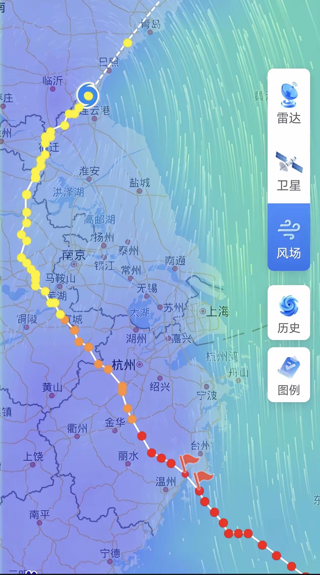 江苏周边地形特殊，对台风有阻挡或引导作用，使其避开。是江苏对天庭贡献大，从舟山观