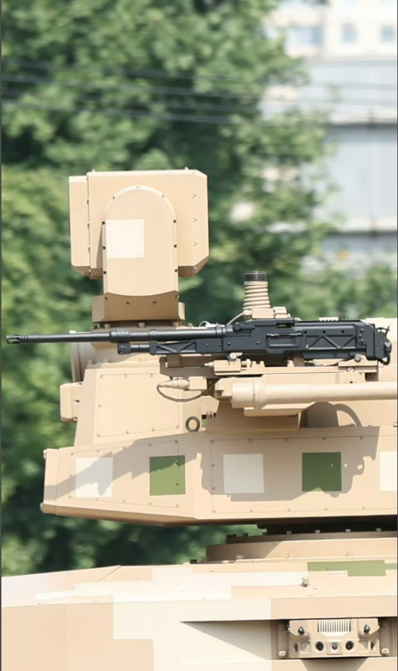 无人车搭载的7.62mm机枪烽火问鼎计划 ​​​