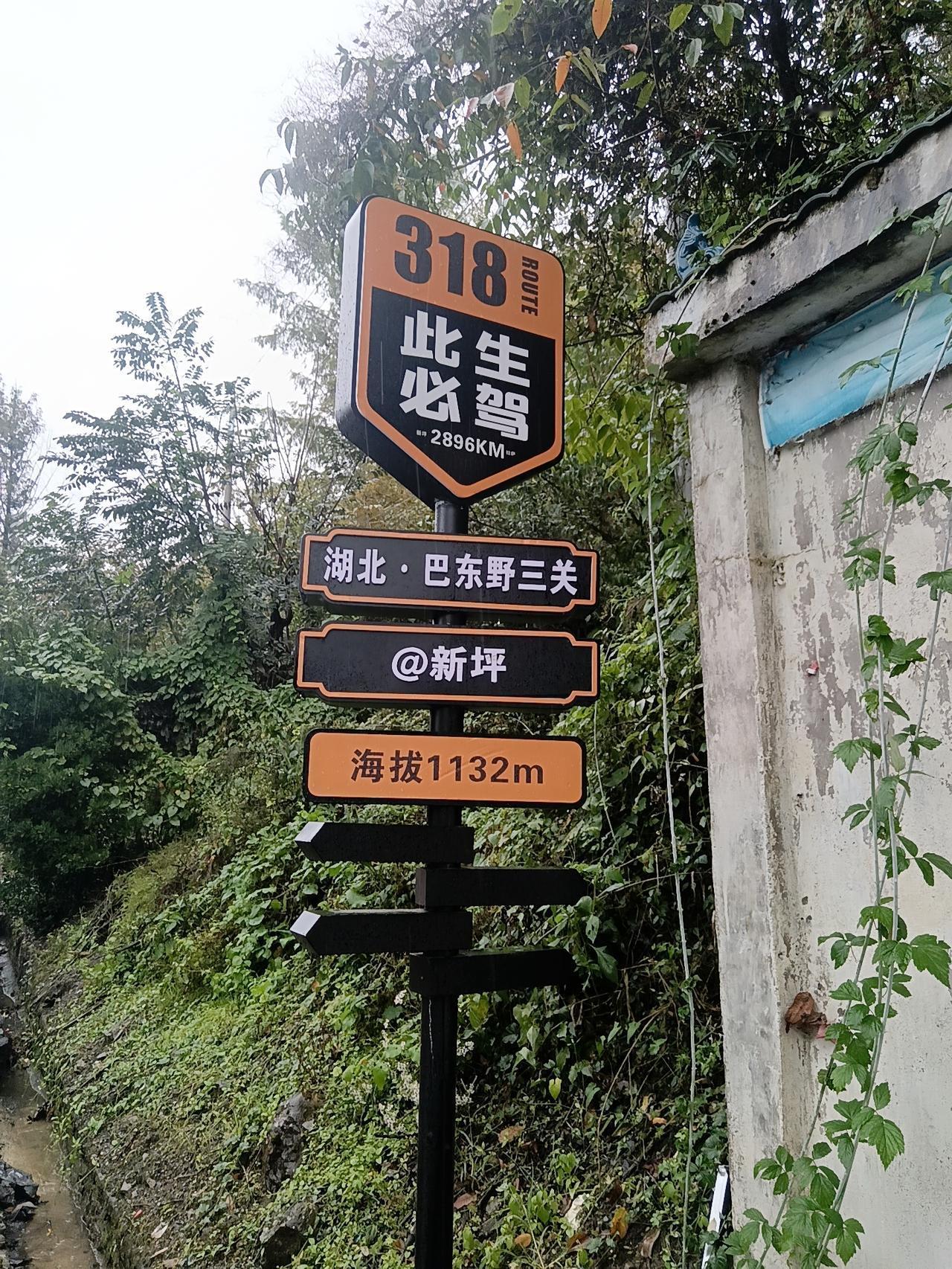 一个人的自驾旅行你会选择走国道吗？
我一个人自驾，通常都选走国道。国道路上风景好