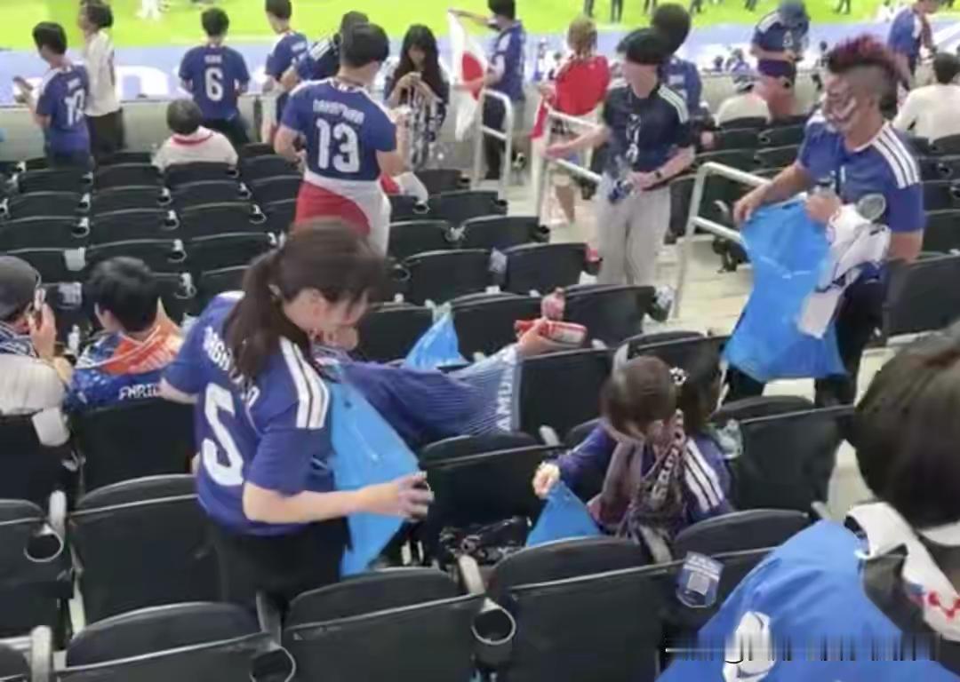 午间乐一乐。笑死了！日本一觉醒来，发现老套路行不通了，欧美网友质疑日本球迷捡垃圾