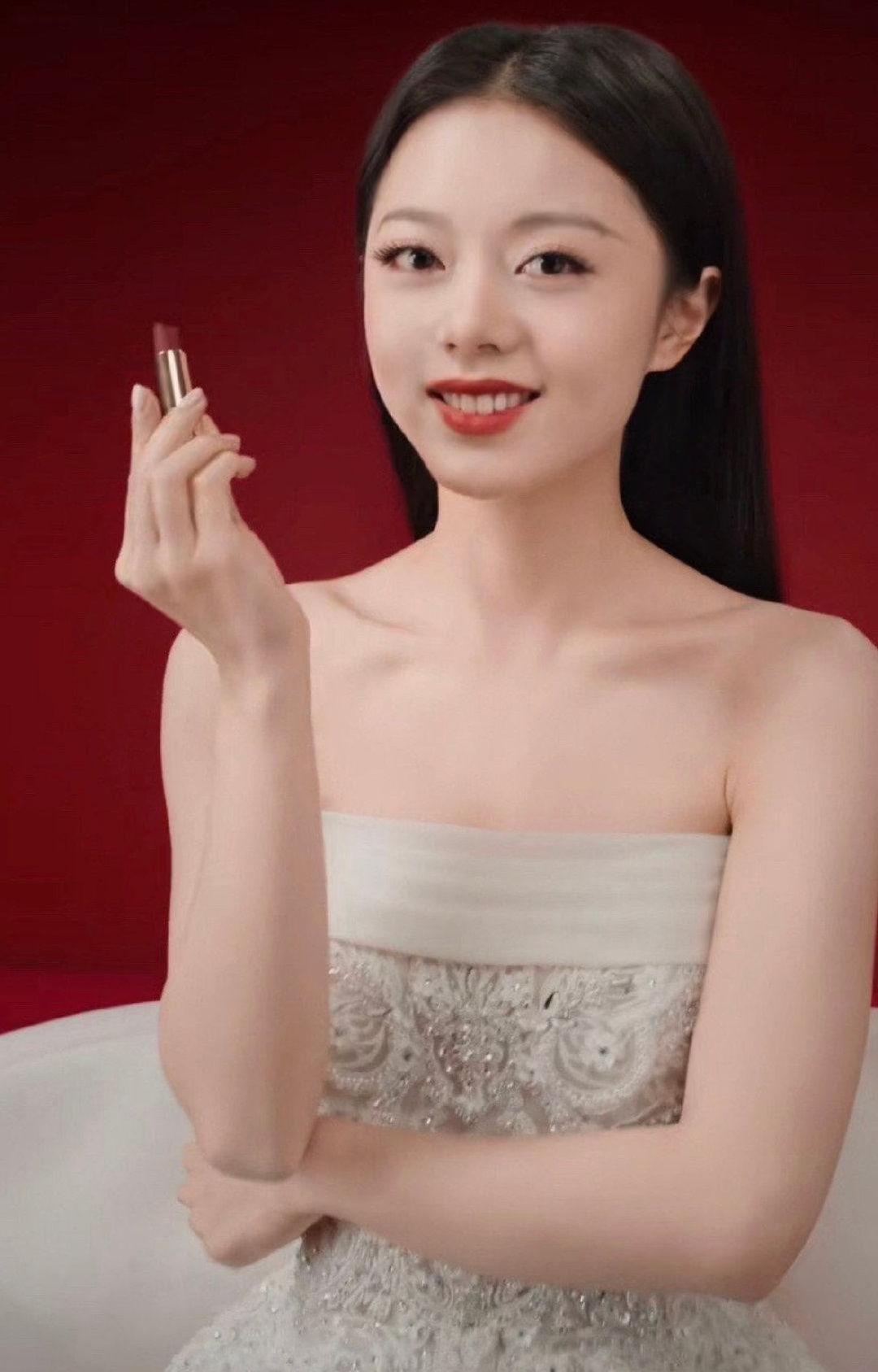 赵今麦广告大片，她的团队总让她走成熟风，可以走下可爱风嘛。 ​​​