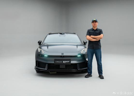 舒适座舱兼顾创作休整，领克 07GT 打造摄影师移动休憩区
外景拍摄节奏紧凑，长