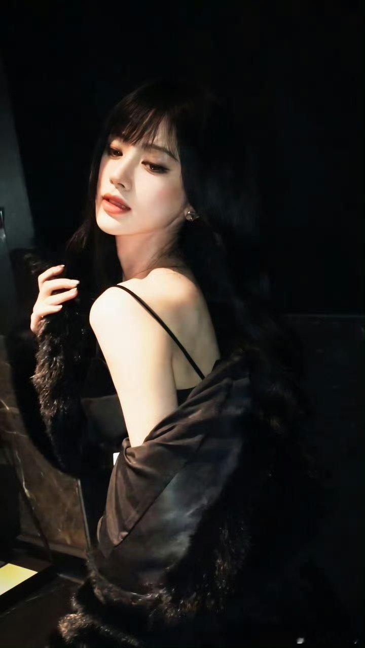 鞠婧祎万花世界 jjy鞠婧祎苏绿夏“一定不要忘记努力 你们努力的时间 将会是你们