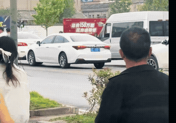 以我对汽车行业多年的了解，通过这种行为是没法得到小汽车的车圈的那些乐子 ​​​